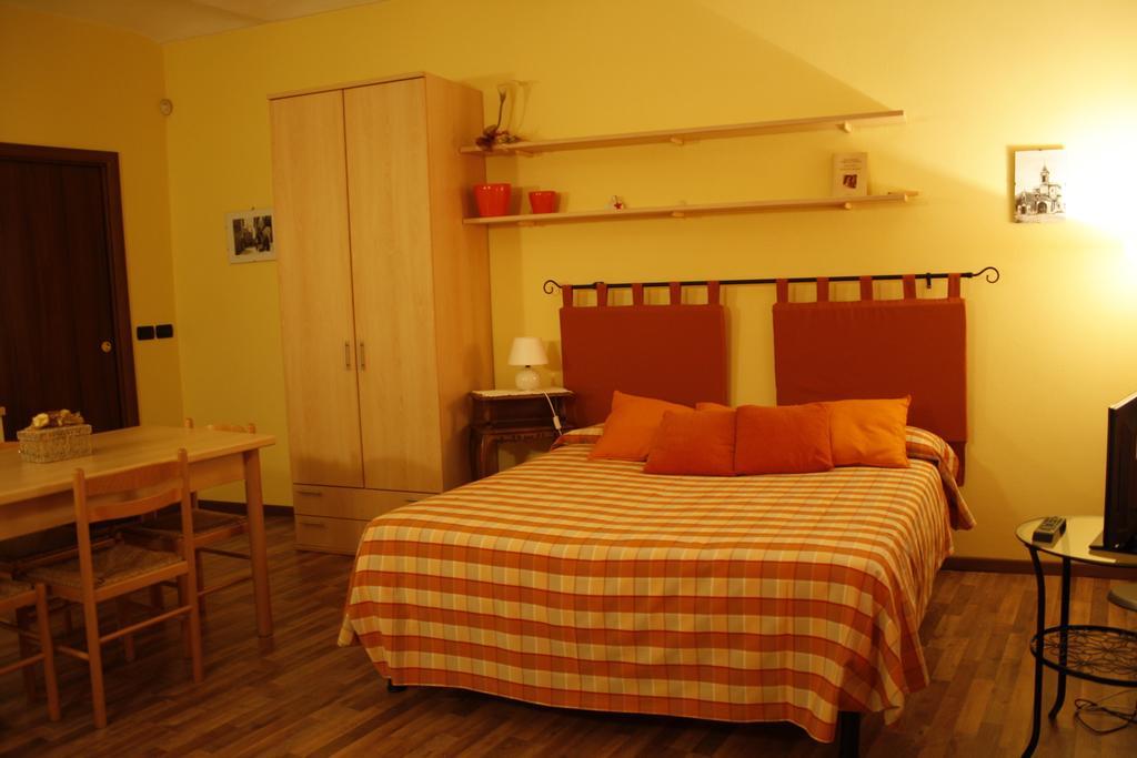 Cà Veja Apartamento Montà Quarto foto